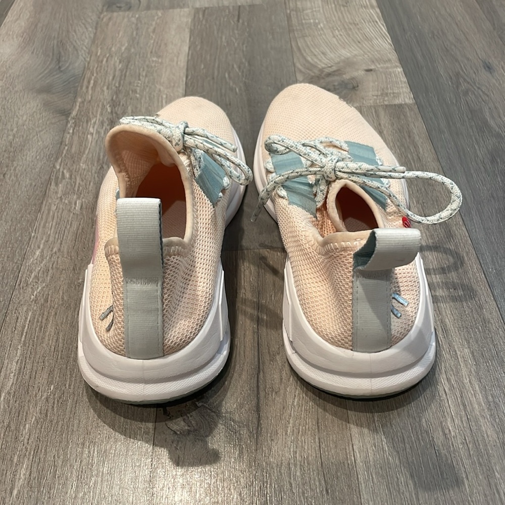 On W Cloudeasy Sneakers - Picture 7 of 16
